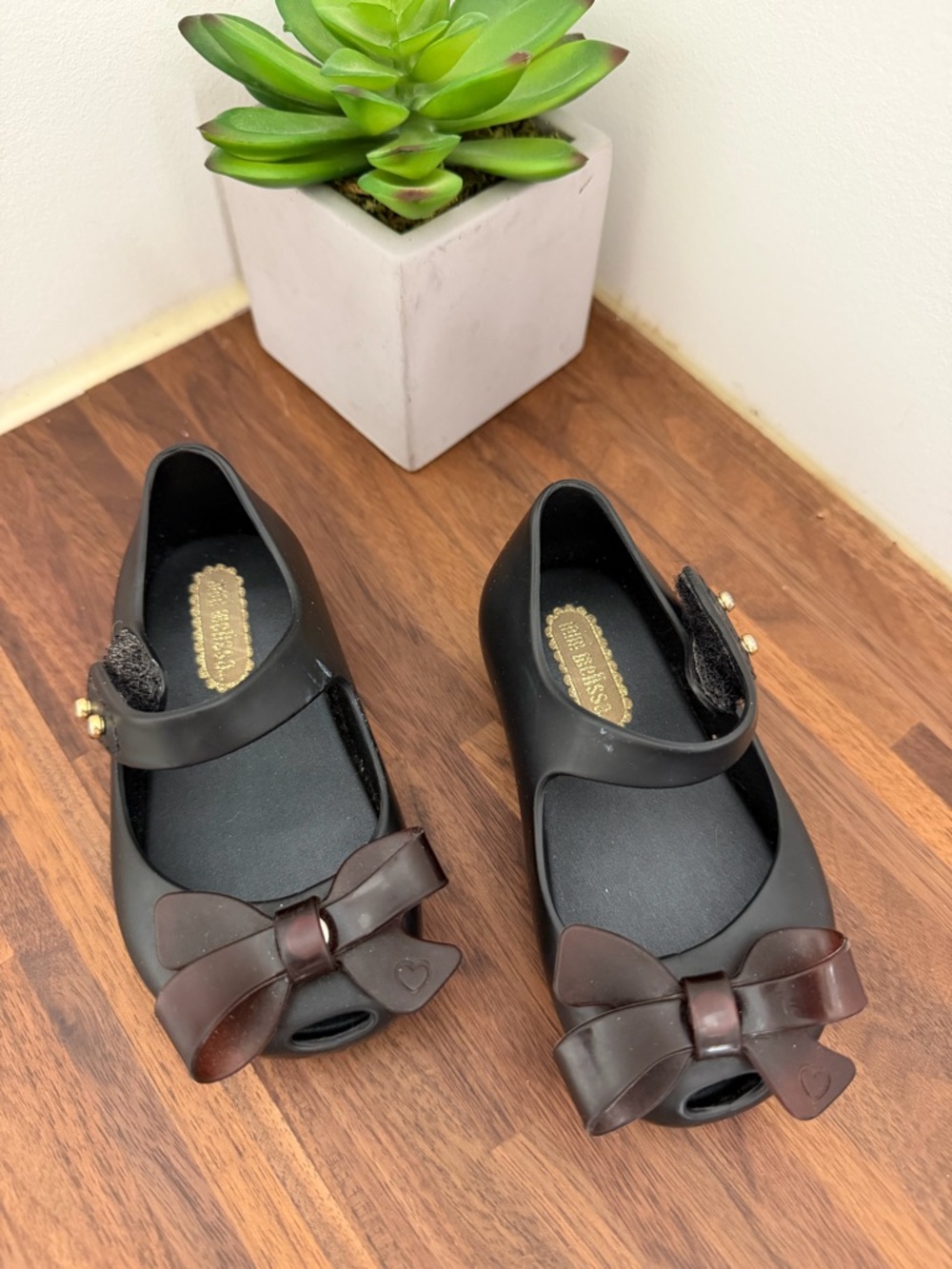 Mini Melissa Baby Jellies with bows - size 5